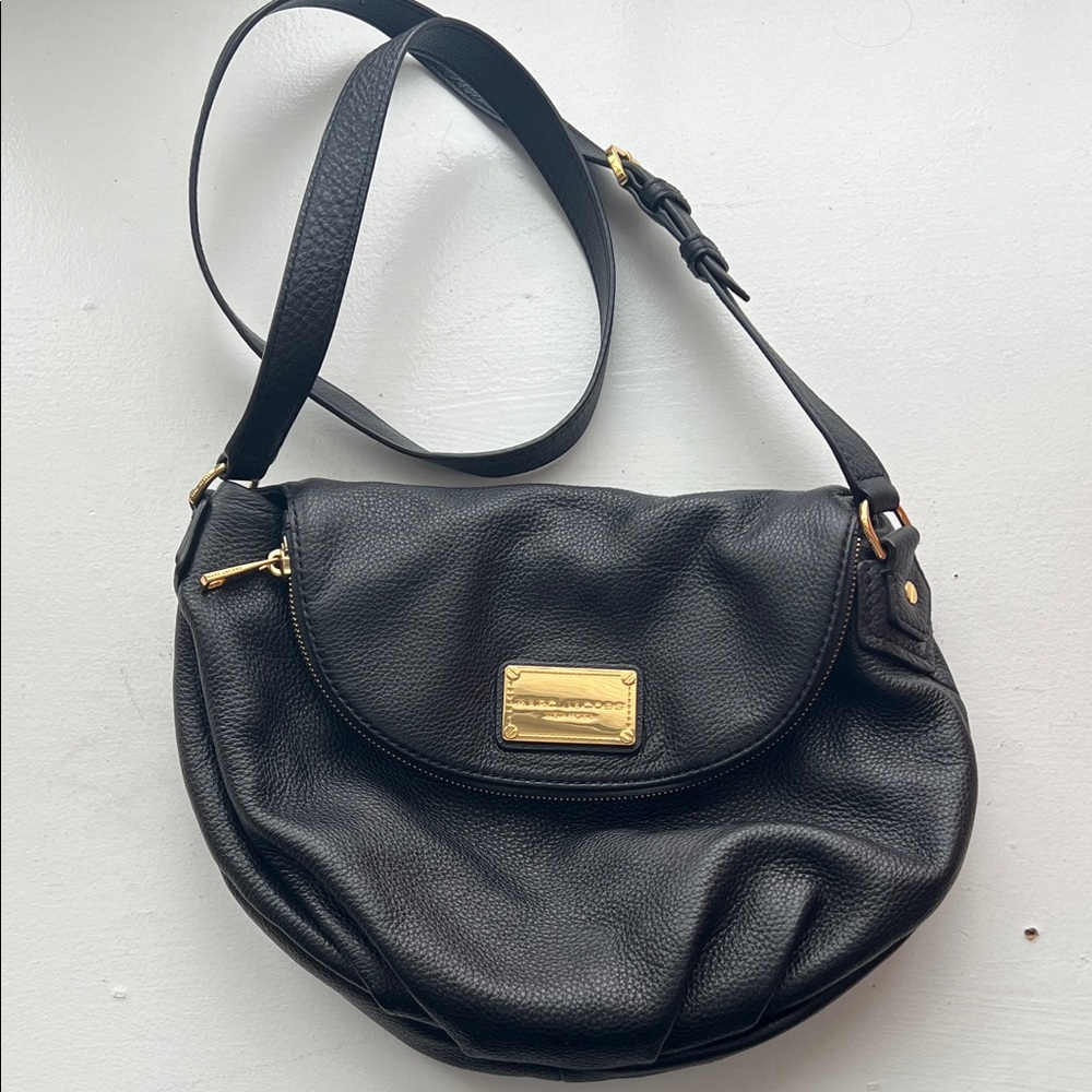 Large Marc Jacob’s Crossbody or Shoulder bag with Gold Accents - great condition